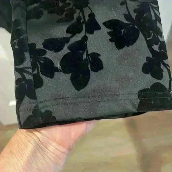 Liz Claiborne Career, Flocked Stretchy Holiday Pant. Size L - Picture 3 of 4